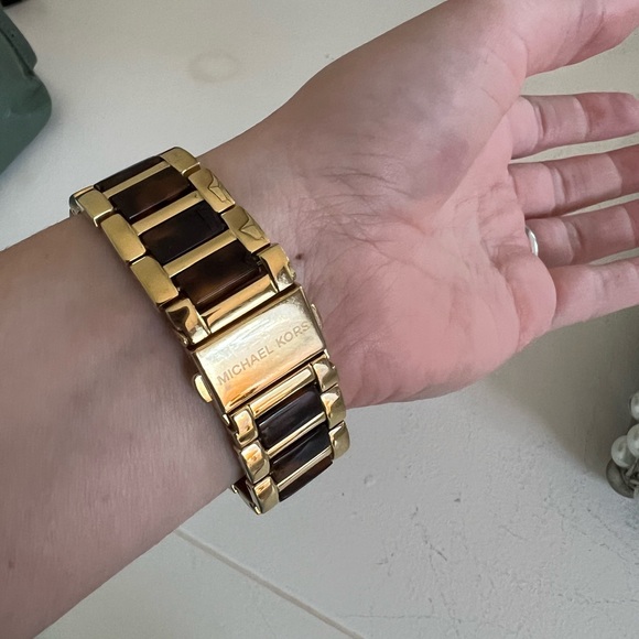 Michael Kors Tribeca Tortoise Watch - Picture 4 of 8